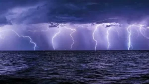 نوة الفيضة الصغرى تضرب الإسكندرية السبت برياح وأمطار متوسطة الشدة